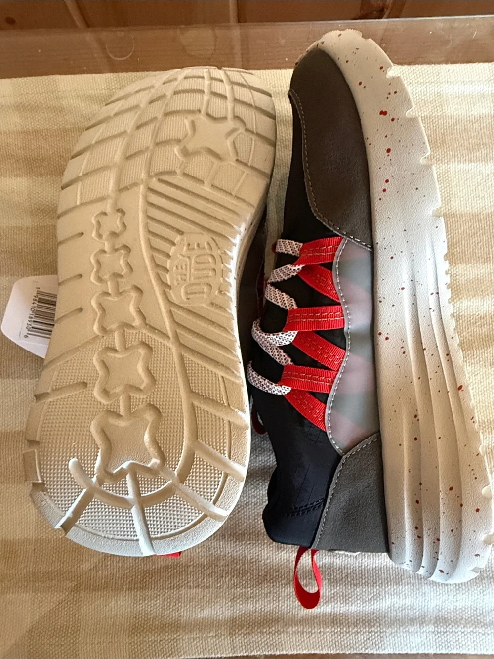 NWT HEYDUDE Sirocco Trek Youth Sport Black/Red Sneakers - Size US 6